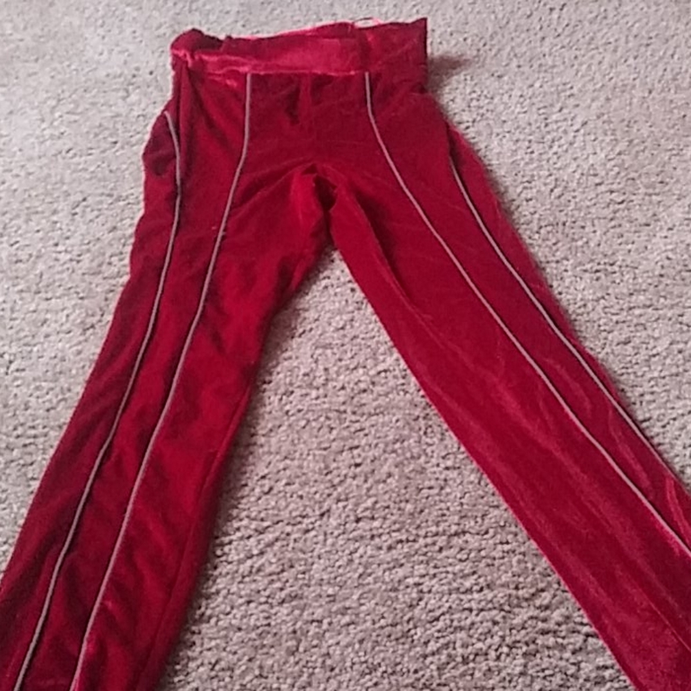 Capsulle red velvet gray stripe jogging suit